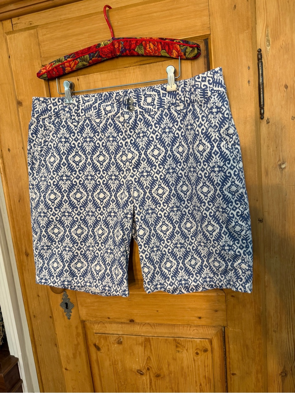 Lee Women’s Plus Size 18 Straight Fit Blue & White Casual Shorts